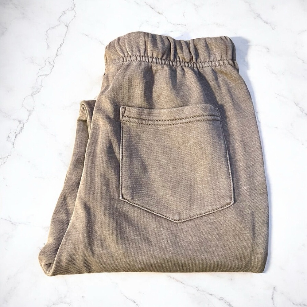 New women’s taupe jogger sweatpants with pockets
